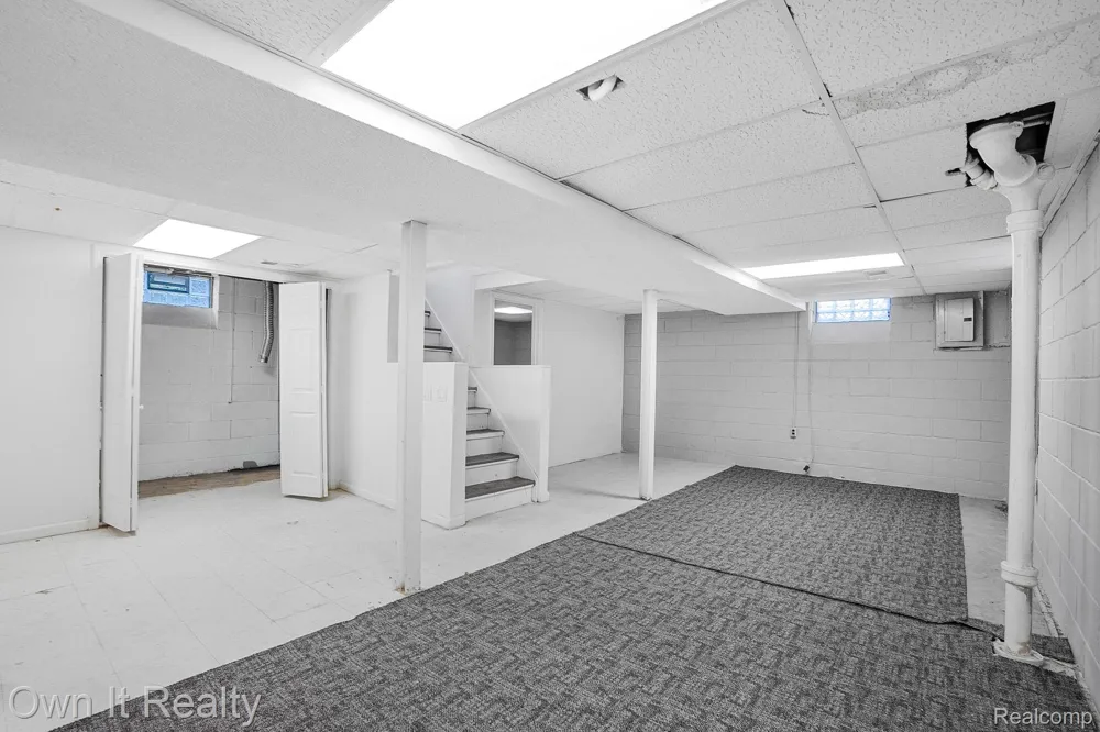 10031 Mercedes Redford Charter Township, MI 48239