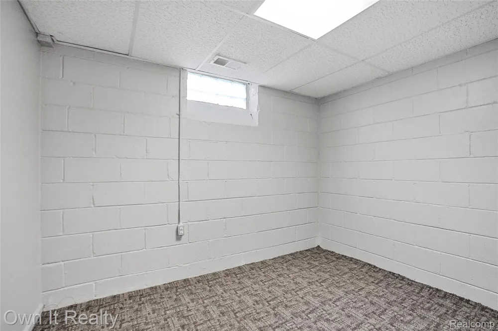 10031 Mercedes Redford Charter Township, MI 48239