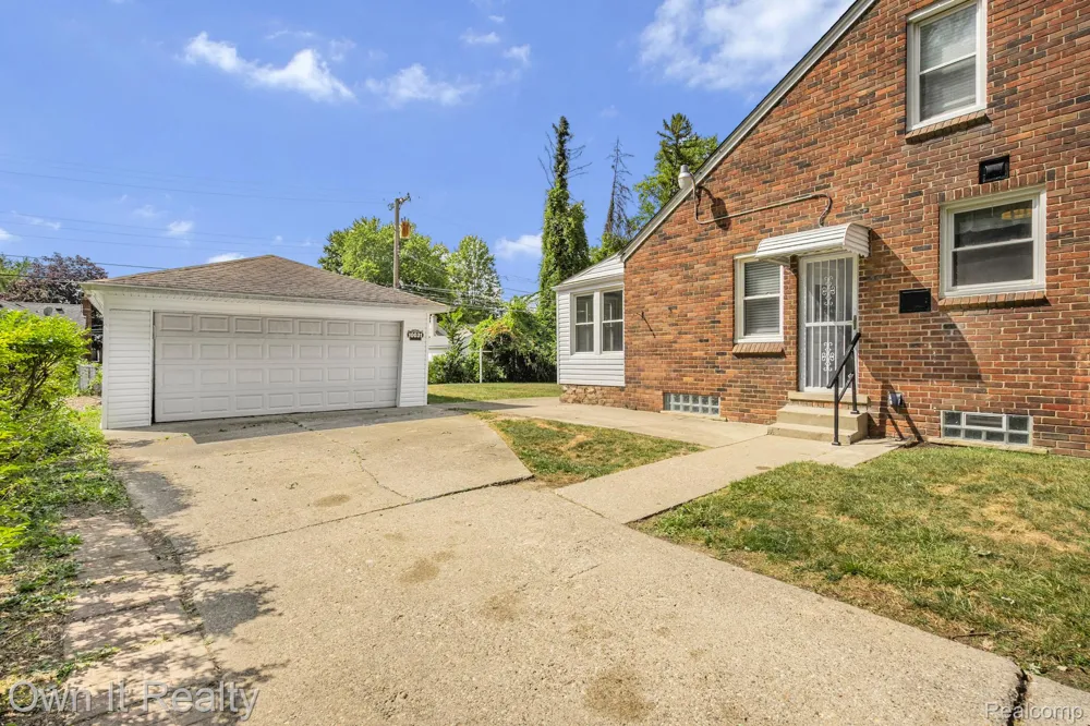 10031 Mercedes Redford Charter Township, MI 48239