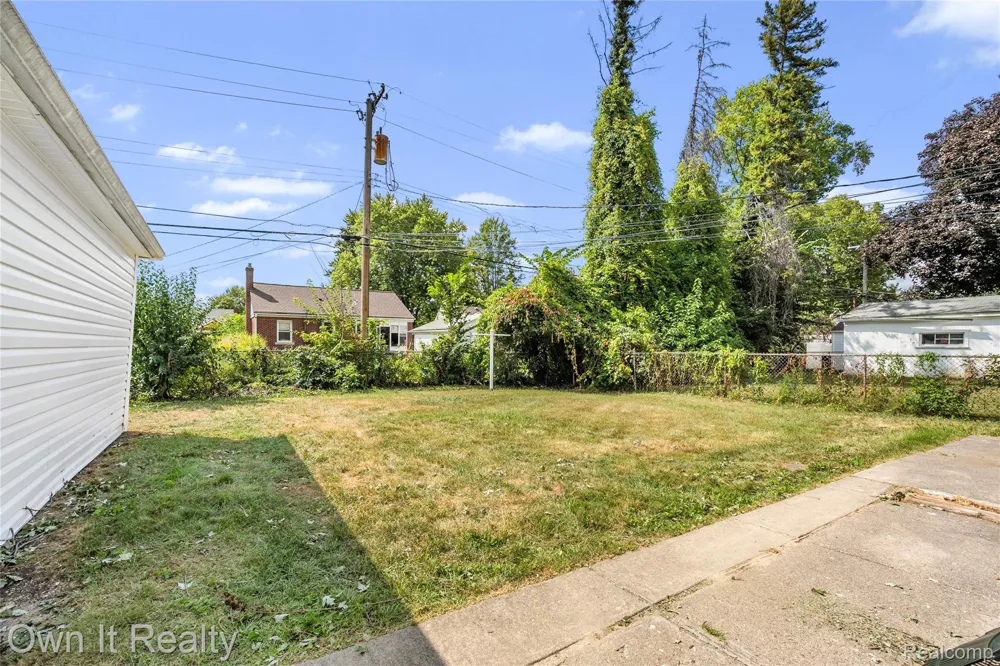 10031 Mercedes Redford Charter Township, MI 48239