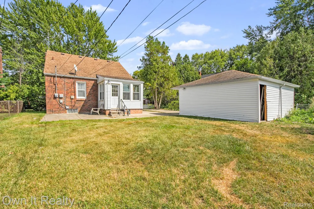 10031 Mercedes Redford Charter Township, MI 48239