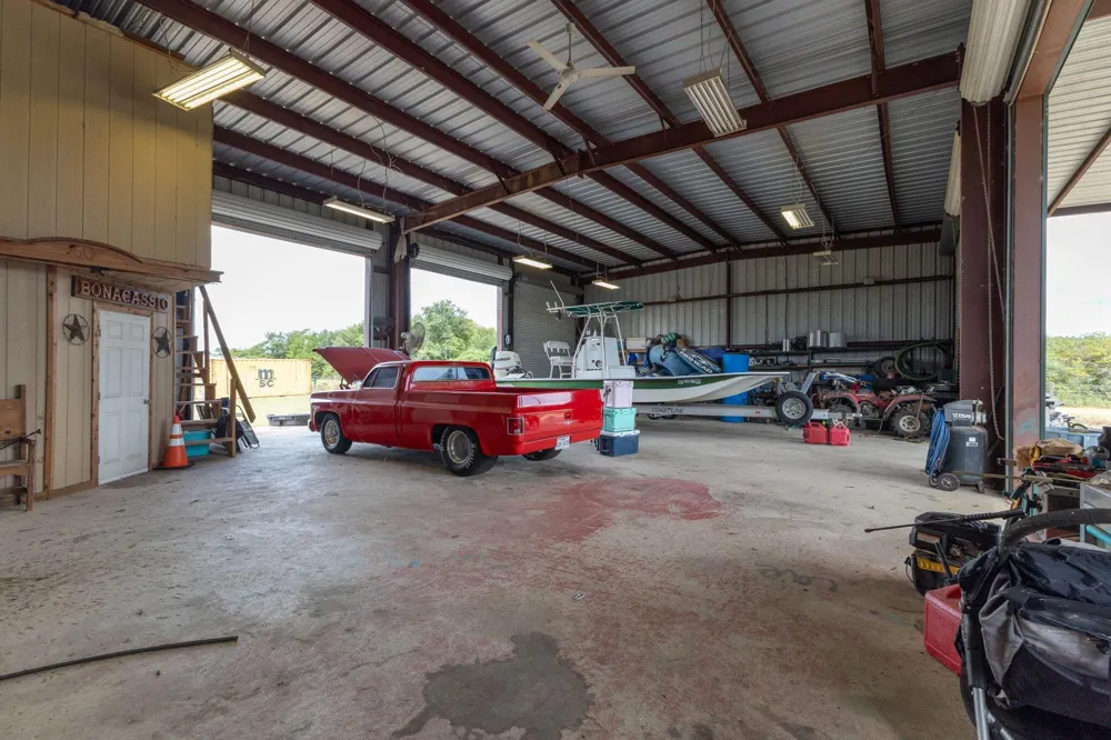 28565 Mellman Road Hempstead, TX 77445