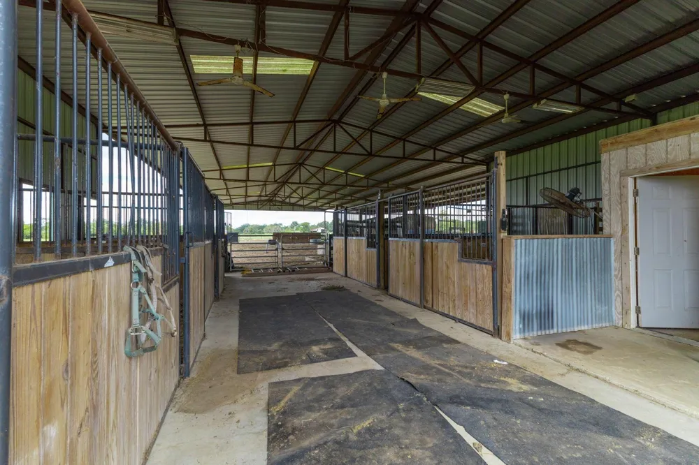 28565 Mellman Road Hempstead, TX 77445
