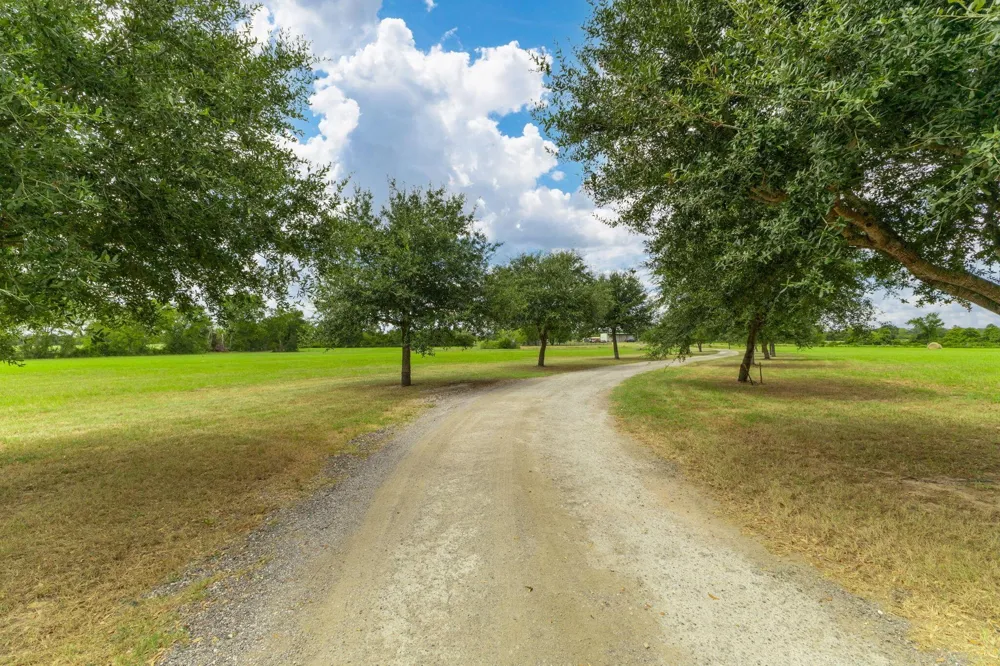 28565 Mellman Road Hempstead, TX 77445