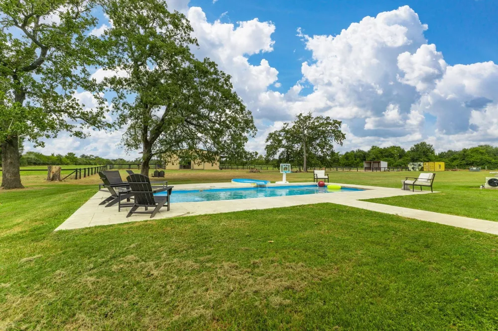28565 Mellman Road Hempstead, TX 77445