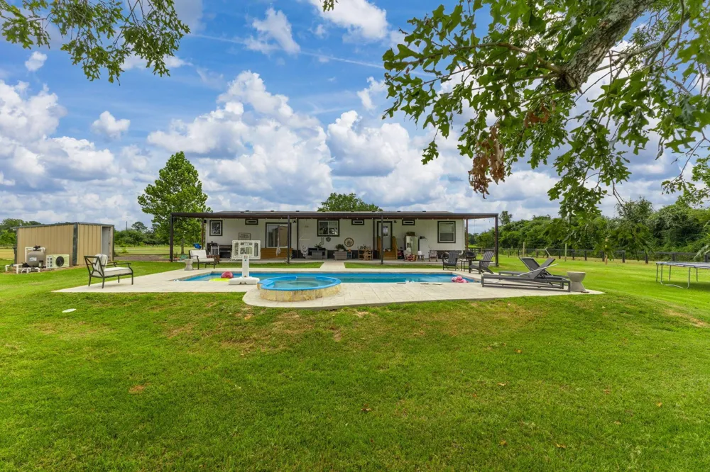 28565 Mellman Road Hempstead, TX 77445