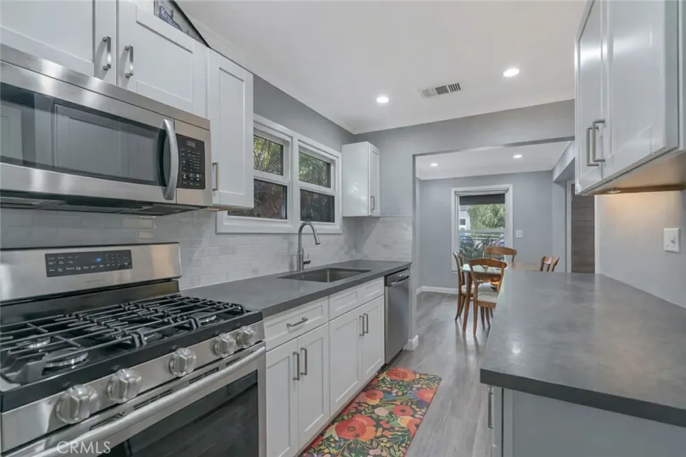 11938 Exposition Boulevard Los Angeles, CA 90064
