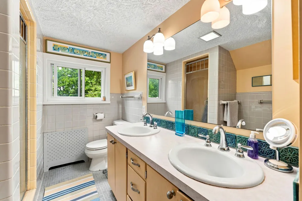 537 W Green Street Hastings, MI 49058