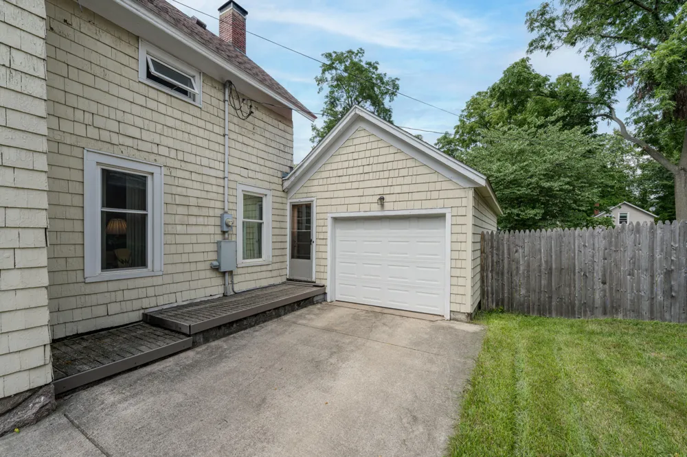 537 W Green Street Hastings, MI 49058