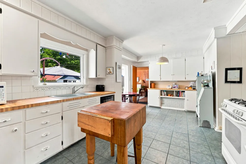 537 W Green Street Hastings, MI 49058