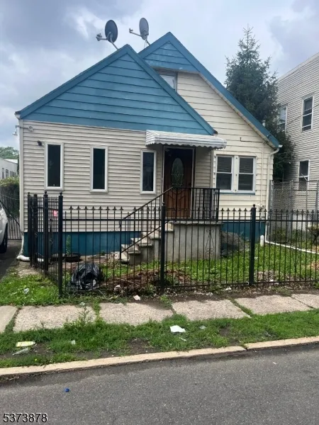 35 Chestnut Ave Irvington, NJ 07111