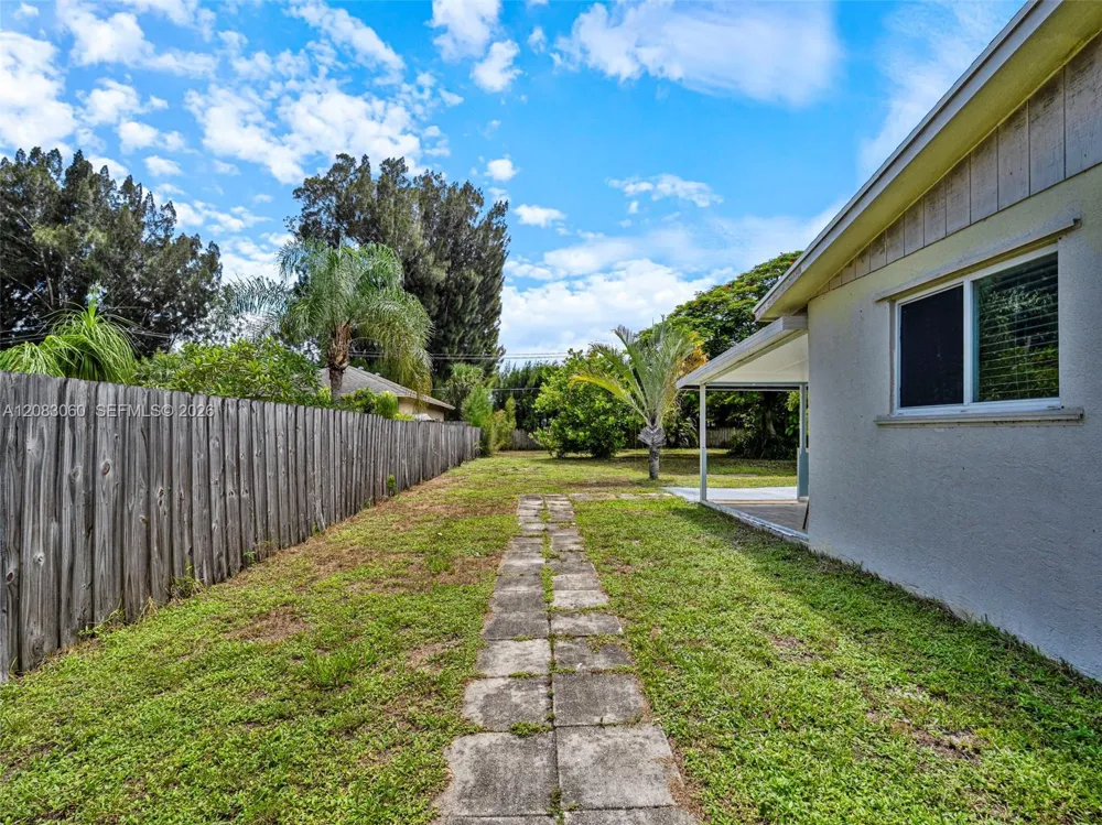 3180 Carol Ave Palm Springs, FL 33461