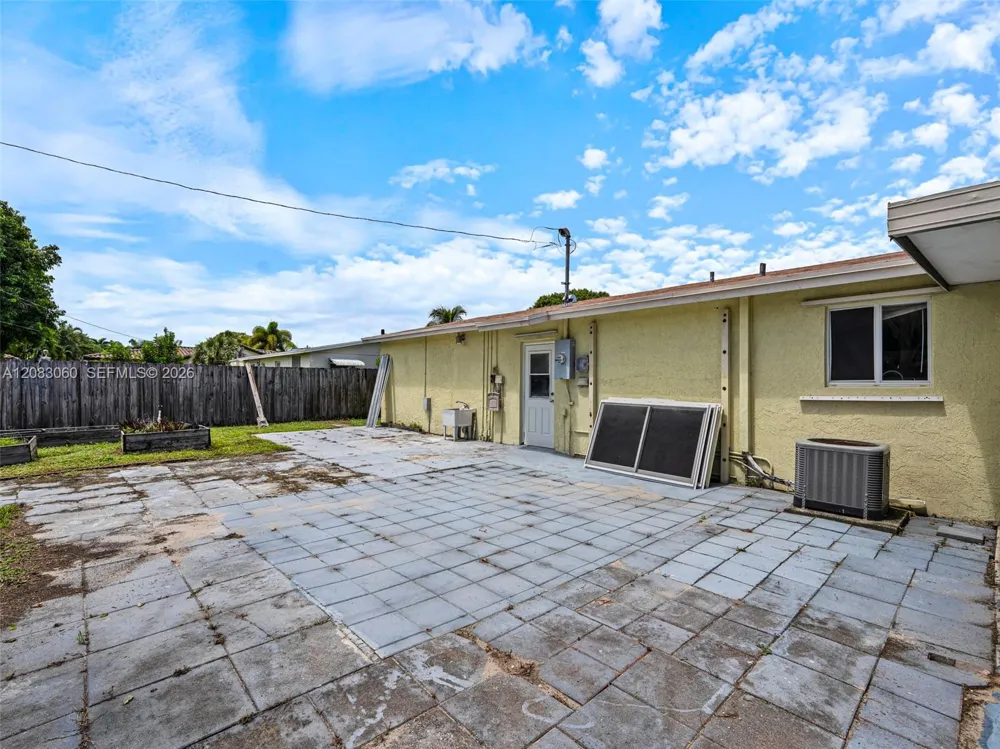 3180 Carol Ave Palm Springs, FL 33461