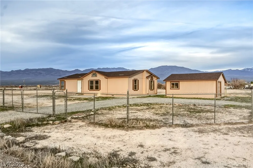 1340 W Bunarch Road Pahrump, NV 89060
