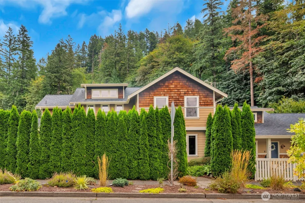 160 6th Avenue SE Issaquah, WA 98027
