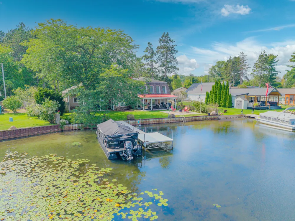 5065 Pine Drive Leoni Township, MI 49201