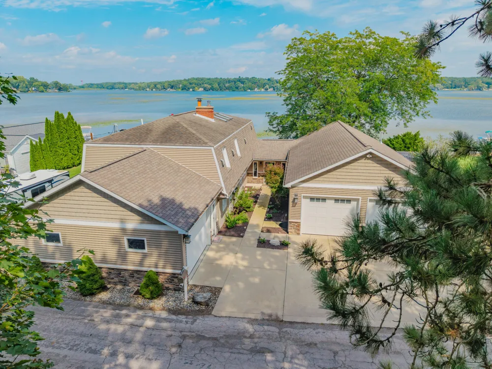 5065 Pine Drive Leoni Township, MI 49201