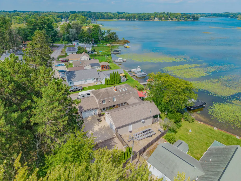 5065 Pine Drive Leoni Township, MI 49201