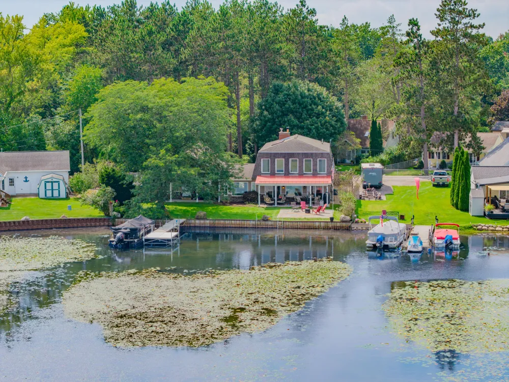 5065 Pine Drive Leoni Township, MI 49201