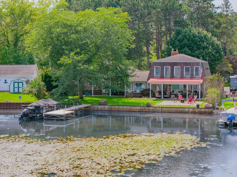 5065 Pine Drive Leoni Township, MI 49201