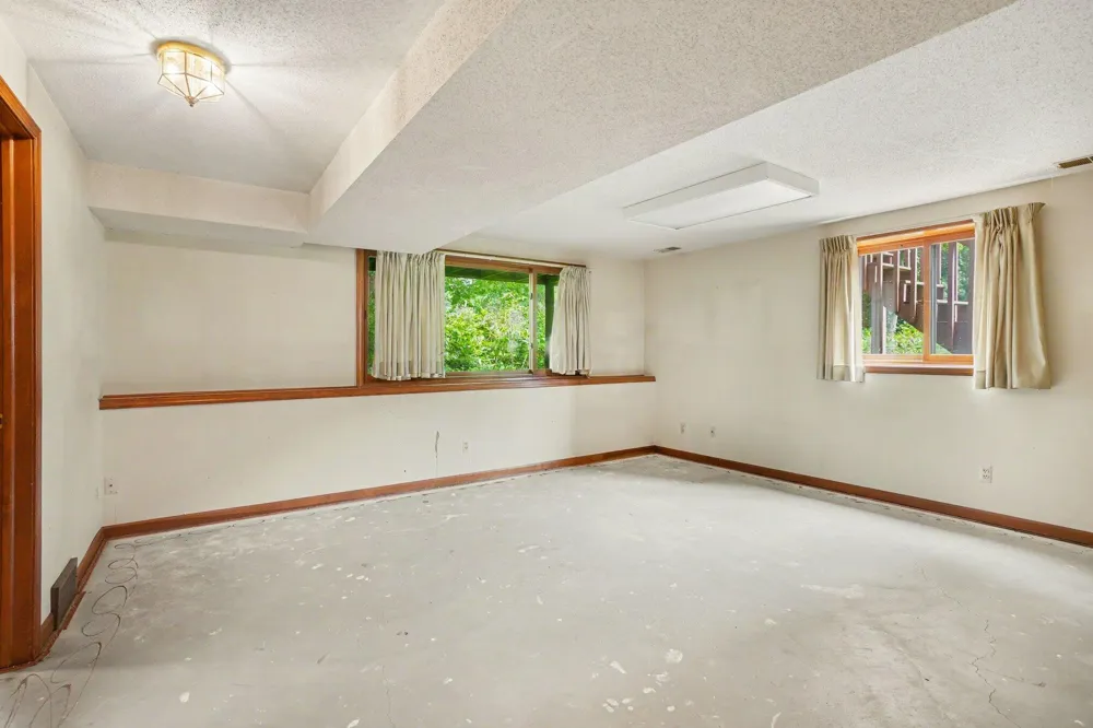 559 Spring Lane Holland City, MI 49423