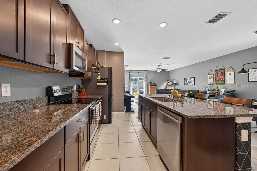 2148 SHINING AZUL WAY Lutz, FL 33558