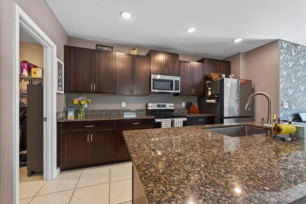 2148 SHINING AZUL WAY Lutz, FL 33558
