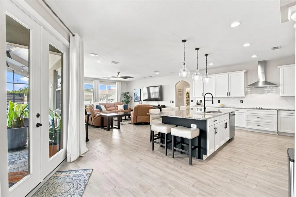 1072 WOODLAND OAKS DRIVE Lakeland, FL 33813