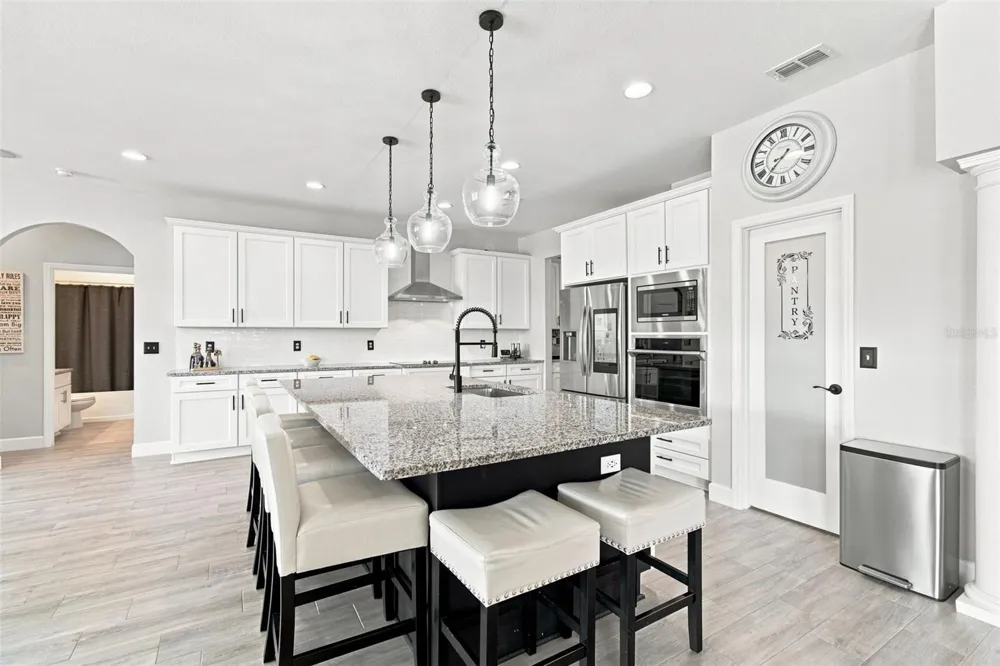 1072 WOODLAND OAKS DRIVE Lakeland, FL 33813