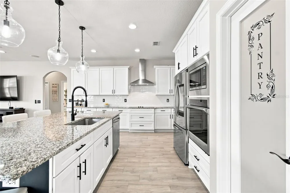 1072 WOODLAND OAKS DRIVE Lakeland, FL 33813
