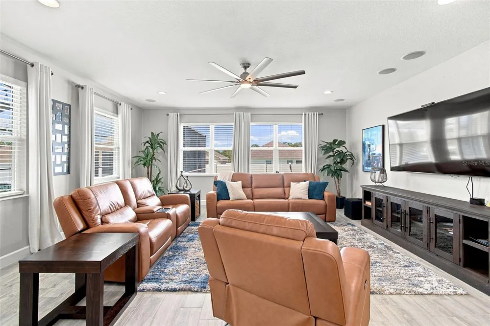 1072 WOODLAND OAKS DRIVE Lakeland, FL 33813