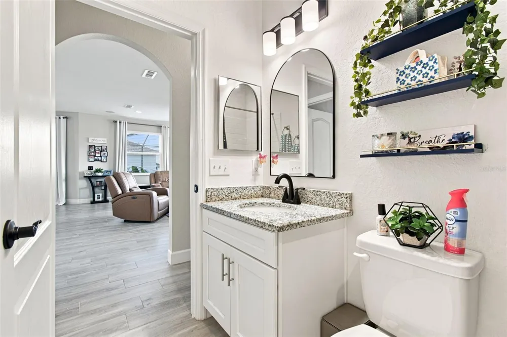 1072 WOODLAND OAKS DRIVE Lakeland, FL 33813