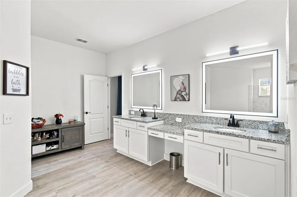 1072 WOODLAND OAKS DRIVE Lakeland, FL 33813