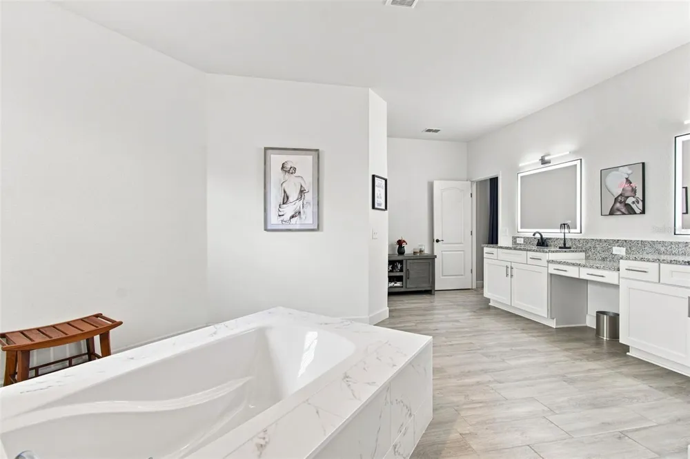 1072 WOODLAND OAKS DRIVE Lakeland, FL 33813