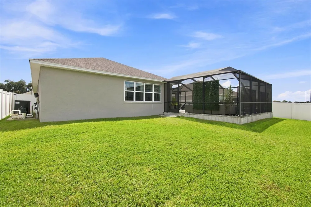 1072 WOODLAND OAKS DRIVE Lakeland, FL 33813