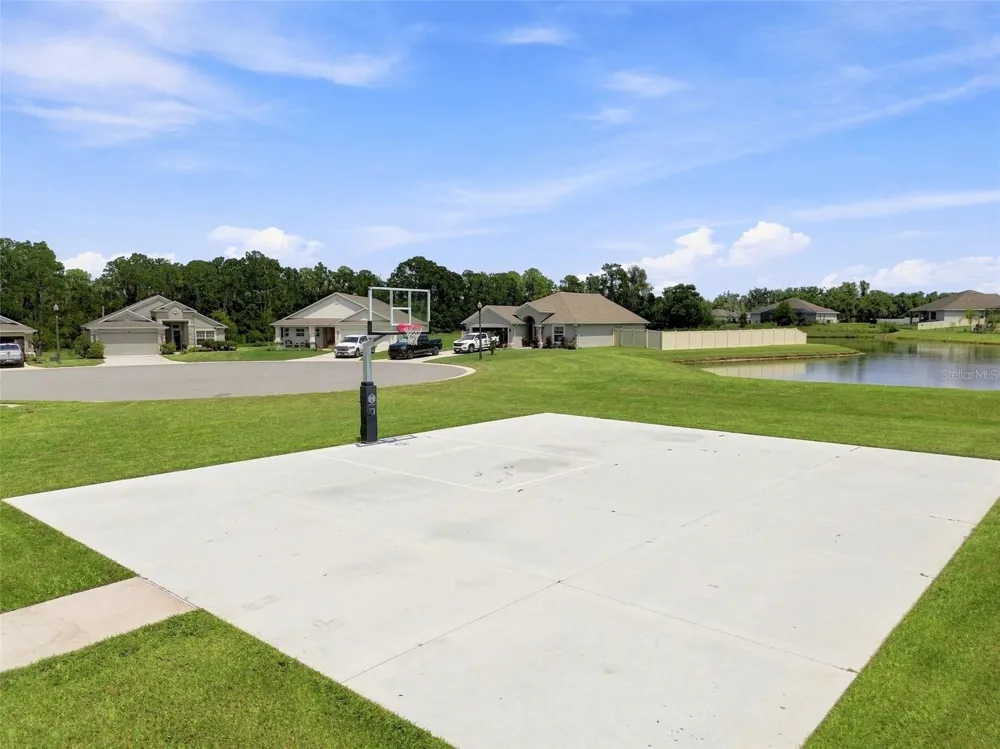 1072 WOODLAND OAKS DRIVE Lakeland, FL 33813