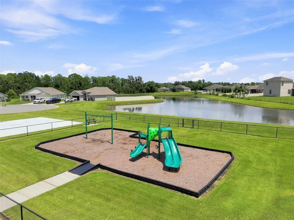 1072 WOODLAND OAKS DRIVE Lakeland, FL 33813
