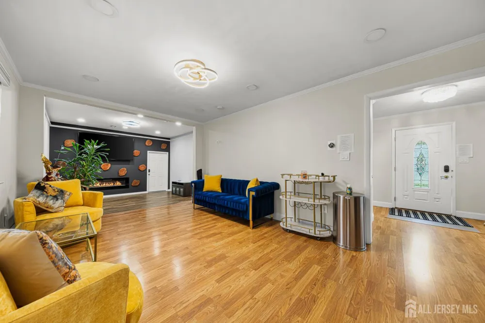 5 Travis Court Monroe, NJ 08831