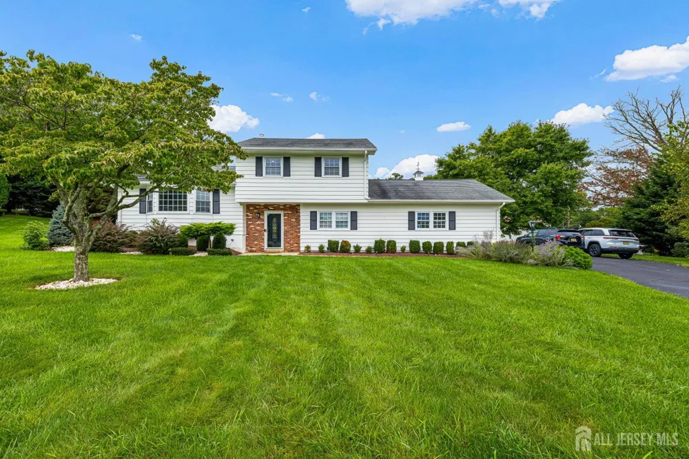 5 Travis Court Monroe, NJ 08831