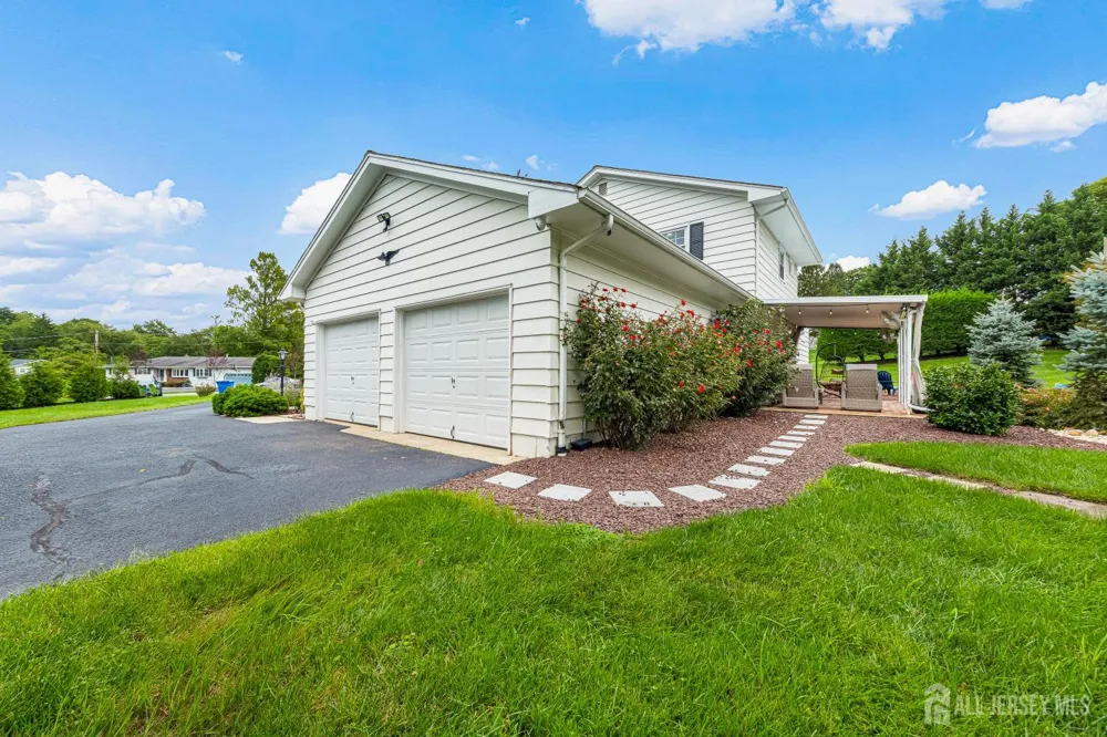 5 Travis Court Monroe, NJ 08831