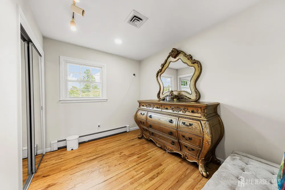 5 Travis Court Monroe, NJ 08831