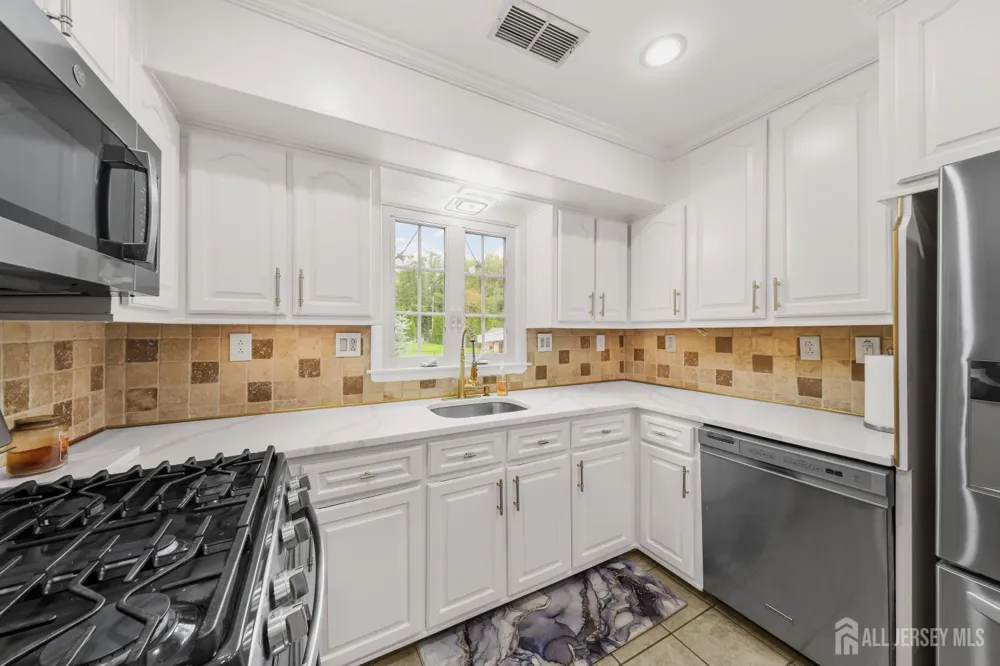 5 Travis Court Monroe, NJ 08831