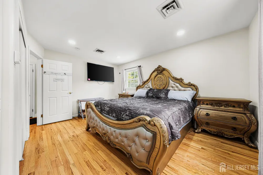 5 Travis Court Monroe, NJ 08831