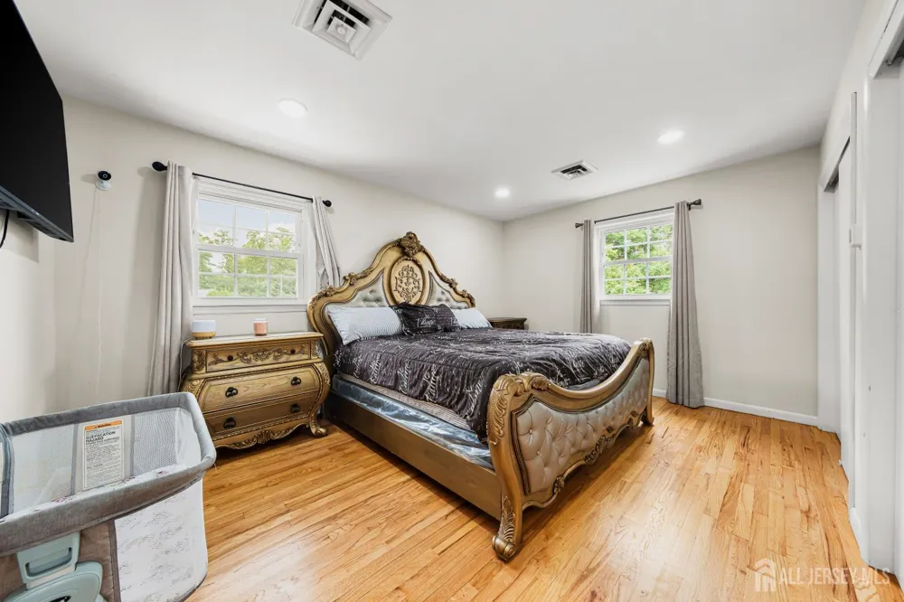 5 Travis Court Monroe, NJ 08831