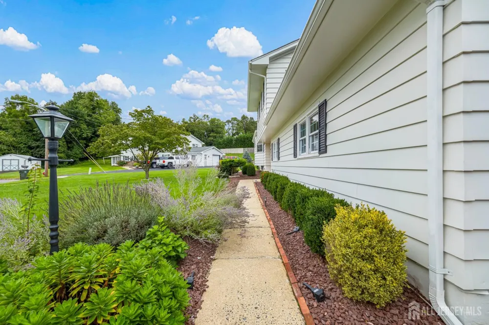5 Travis Court Monroe, NJ 08831