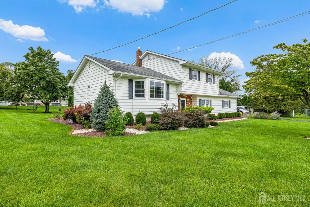 5 Travis Court Monroe, NJ 08831