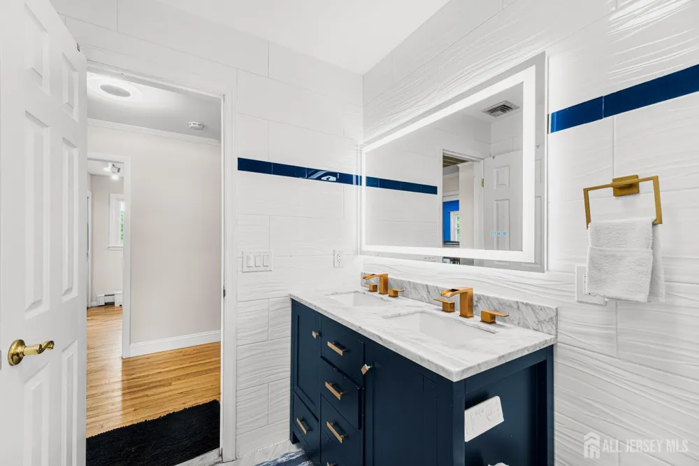5 Travis Court Monroe, NJ 08831