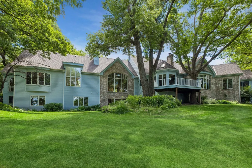 7 Mallard Lane North Oaks, MN 55127