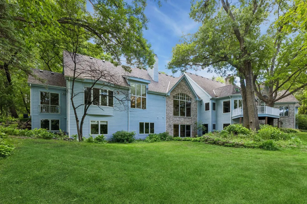 7 Mallard Lane North Oaks, MN 55127