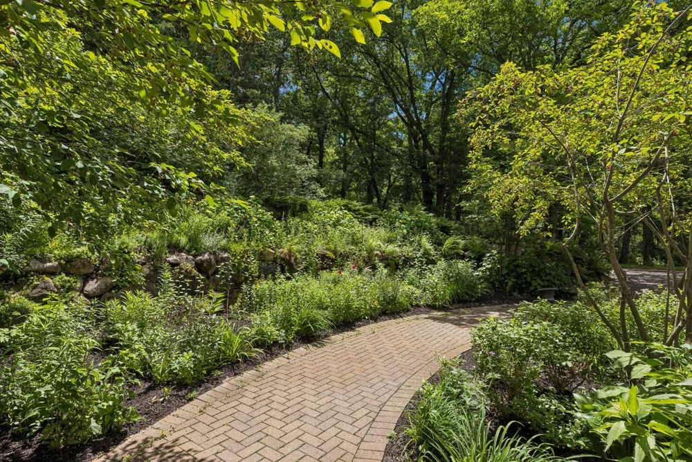 7 Mallard Lane North Oaks, MN 55127